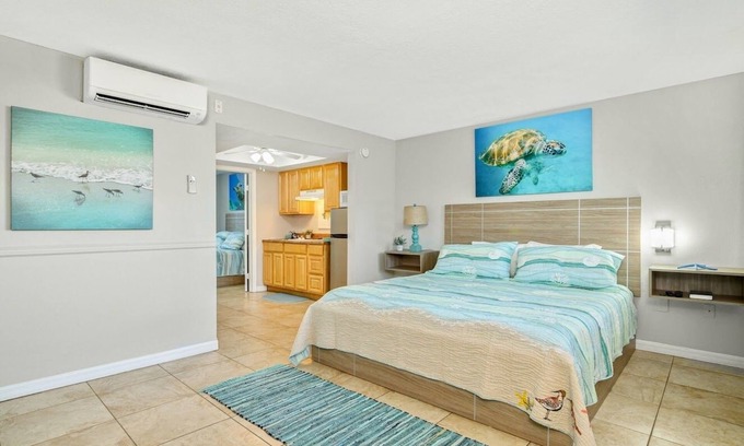 Palm Isles Resort | Tropical 2 Bedroom Suite at Fort Myers Beach