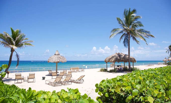 Hillsboro Beach Villa | Tropical Beach, Ocean Front Villa, Sea Turtle walks, Tiki Hut ,Free Parking