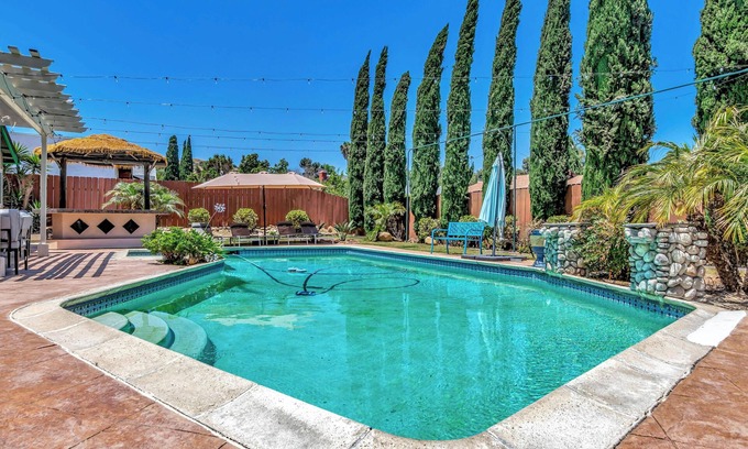 Bay Terraces House | Tropical Bliss - Large Pool and Spa, Game Room, 12 min to dwntwn and King Beds!