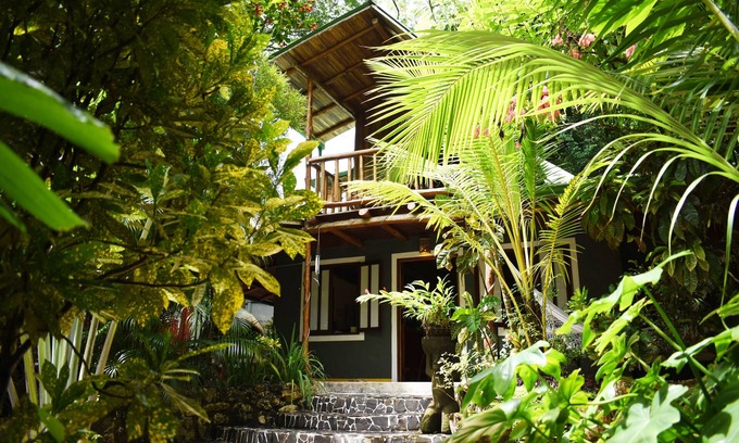 Mal Pais House | Tropical Garden House Pachamama Lodge Mal Pais