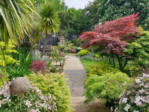 Stonnall House | Tropical Garden Oasis Rooms
