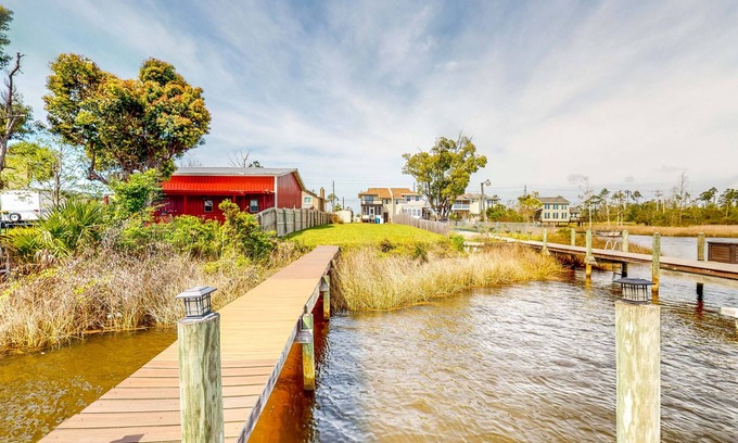 Callaway House | Tropical Home Near the Water - Recent Renovations