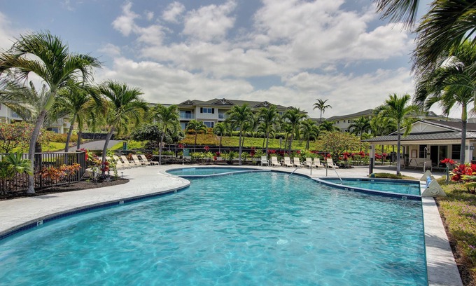 Kahaluu Bay Apartment | Tropical Kona Resort Townhome: Patio + Ocean Views