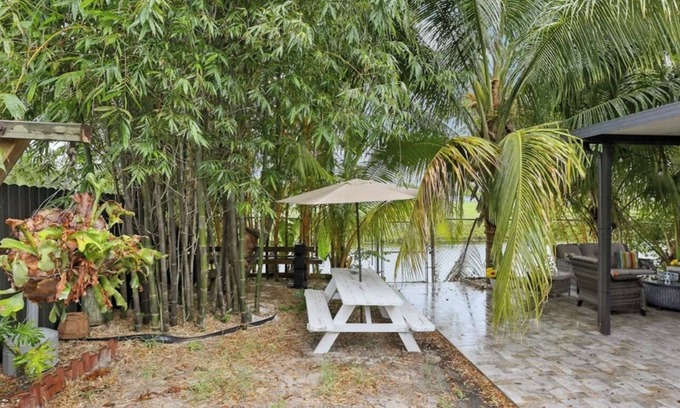 Opa-Locka House | Tropical Miami Oasis