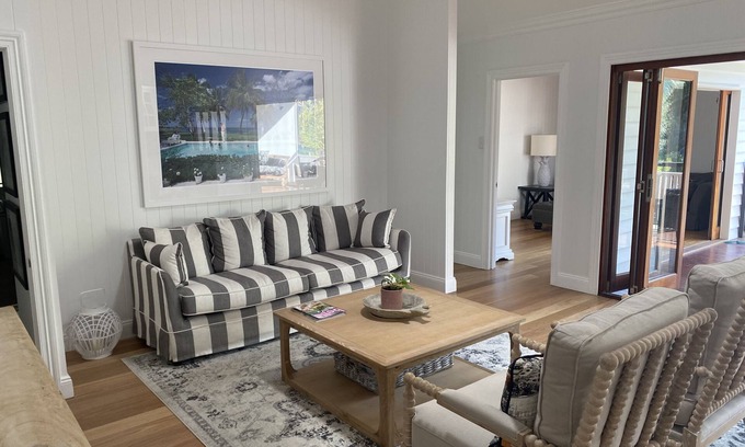 Ashgrove House | Tropical oasis in the heart of Brisbane, 3 bed, w pool, 4 km from the city