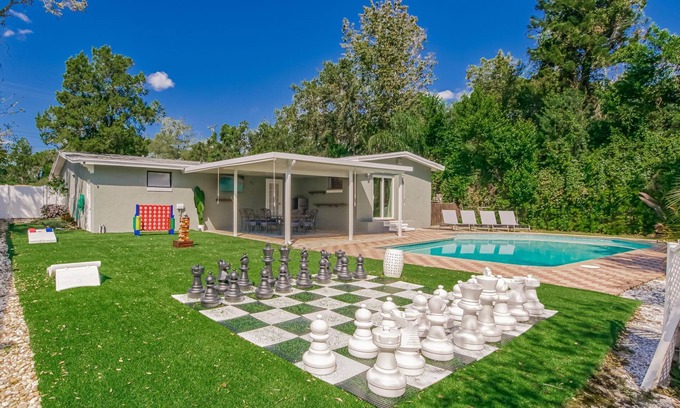 Lake Magdalene House | Tropical Oasis - Pool & Games | Ace Location