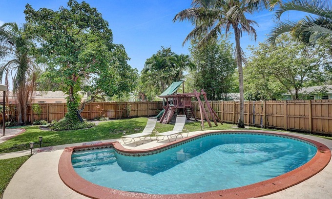 Deerfield Beach Villa | 🌴TROPICAL OASIS 🌺+heated Pool-4BR/2Kings/1mi to BEACH! 8 GUESTS