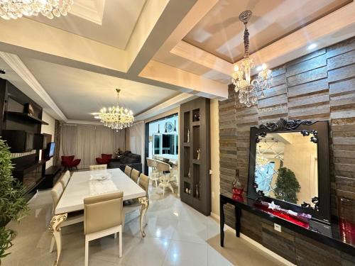 Castelo Branco Apartment | Tropical Palace