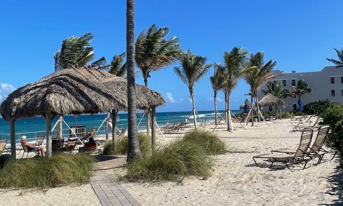 Hillsboro Beach Villa | Tropical paradise in Florida's Gold Coast!