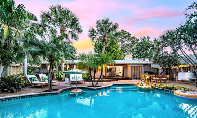 South Corals House | Tropical Pool Tiki Heaven
