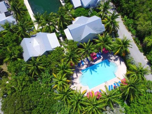 Coral Lagoon House | Tropical Seahorse at Coral Lagoon - Waterfront Villa w Resort Pool & 34' Dock