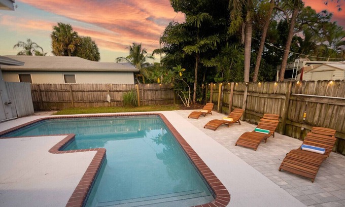 Boynton Beach Villa | Tropical Spa Escape Sauna/Pool/Hot tub Firepit BBQ 4Bdr Hosted be Relaxtay