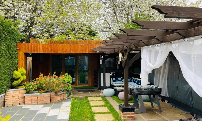 Newcastle-upon-Tyne House | Tropical Style House Near Newcastle City Centre