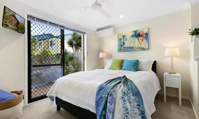 Buddina Apartment | Tropical Suite PRIVATE CENTRAL BUDDINA STYLE