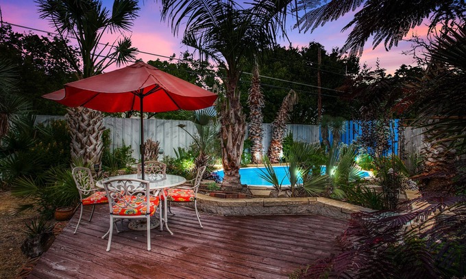 Oak Cliff House | Tropical Sunset Bungalow with Pool & Hot Tub near Bishop Arts District.