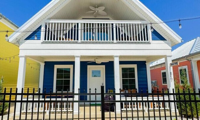 Celina House | Tropical Trio - 3 Bedroom/1 Bunk Room Lakeside Cottage w/Step Free Access & KING bed!