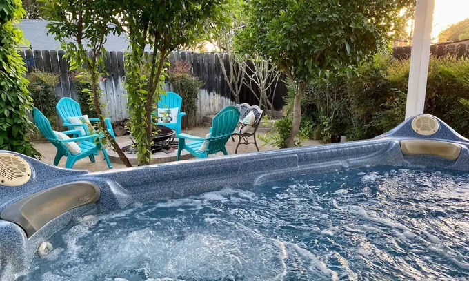 Arlington South House | Tropical Vacation Home | Jacuzzi*Fire Pit*5 Stars