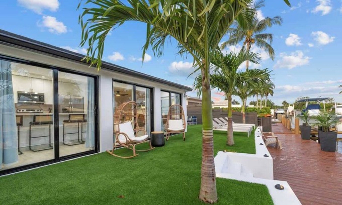 Melaleuca Gardens House | Tropical Waterfront Oasis with Hot tub Jacuzzi