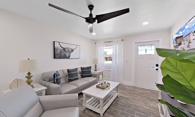 Pinecrest West Park Villa | Tropicaly Blooms