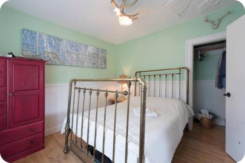 East Side House | Trout House by Trout Lake