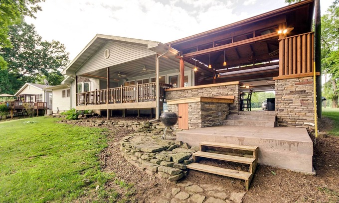 Cotter House | TroutFest: Anglers’ Retreat on White River w/Deck