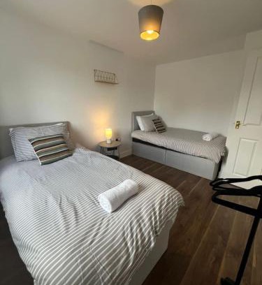Swindon House | Trowbridge House Long Stays Free Parking and Wifi