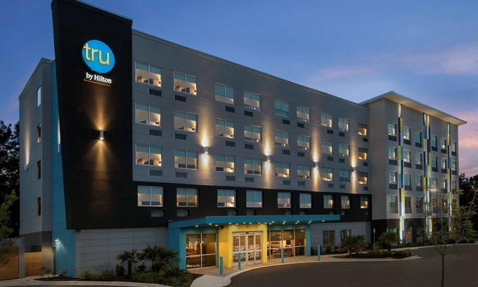 North Charleston Hotel | Tru by Hilton Charleston Ashley Phosphate