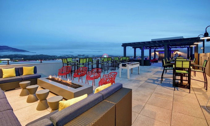 Pigeon Forge Hotel | Tru by Hilton Pigeon Forge, TN