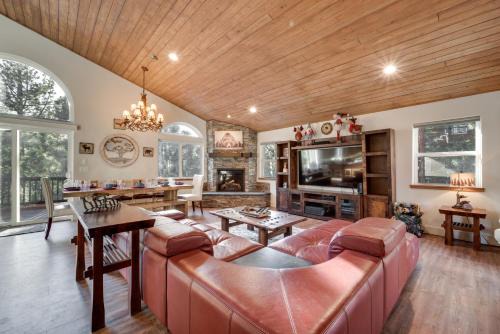 Truckee House | Truckee Cabin with Hot Tub and Custom Furnishings