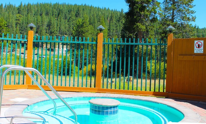 Truckee Hotel | Truckee Donner Lodge