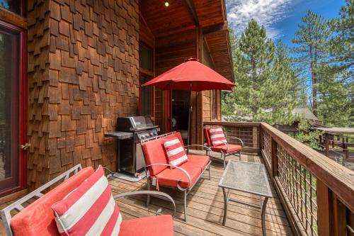 Truckee House | Truckee Timbers at Gray's Crossing by Tahoe Getaways - 4BR w Hot Tub, Ping Pong & EV