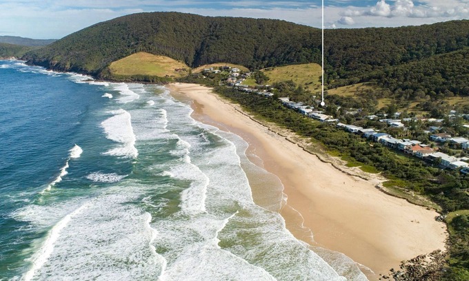 Blueys Beach House | True Blue - Pacific Palms Holidays