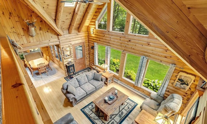 Canadensis Cabin | True Log Cabin in the Heart of Poconos with HOT TUB and MOVIE THEATER
