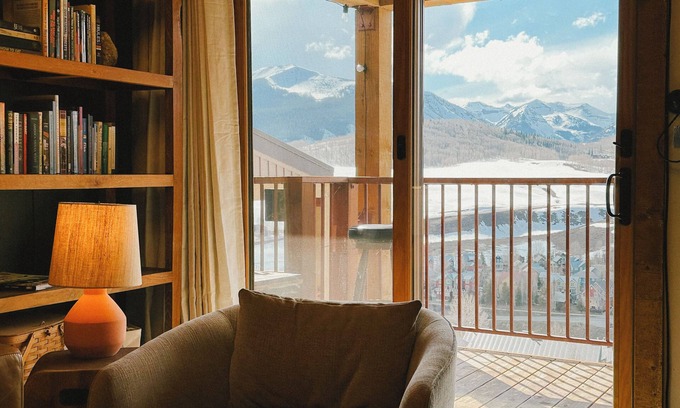 Crested Butte Ski Chalet | True Ski-In/Out 3BR Condo w/Hot Tub and Huge View