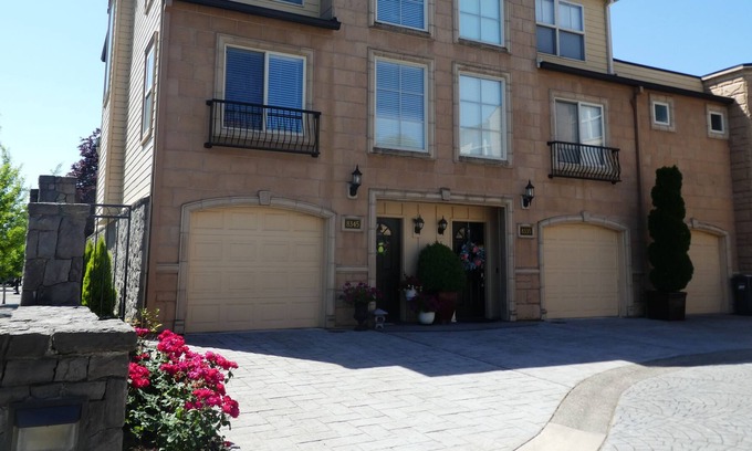 Sherwood - Tualatin South Condo | Tualatin Tuscan Lakeside Villa