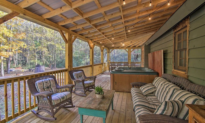 Sautee Nacoochee Cabin | Tubes & Kayaks: 5-Acre North Georgia Mtn Retreat