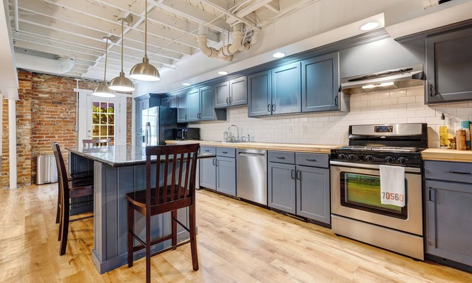 Milton House | Tucked away historical townhome central to downtown New Iberia's Main street!
