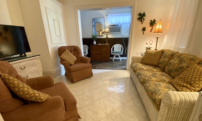 Montrose Apartment | Tucked Away in Montrose