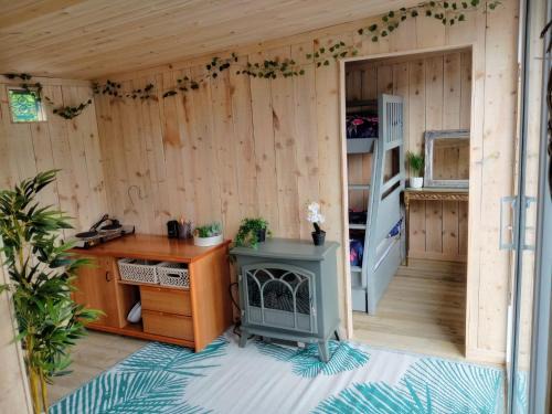 Llandovery Other | Tucson Cabin