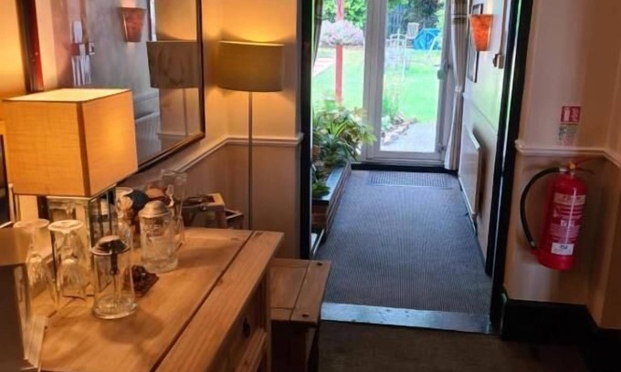 Nottingham Bed & Breakfast | Tudor Lodge Hotel