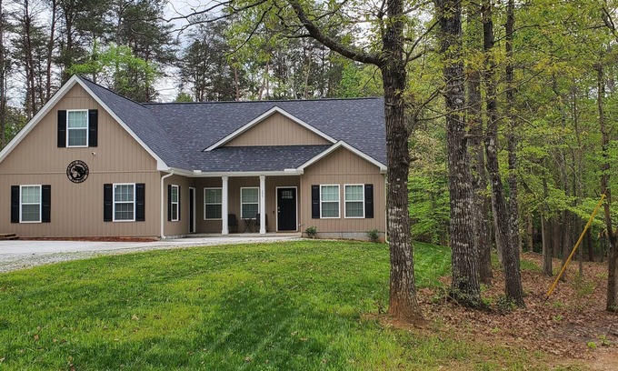 Westminster House | Tugaloo Hideaway - 4 bed, 2 bath, Westminster, SC. Near Clemson, Seneca