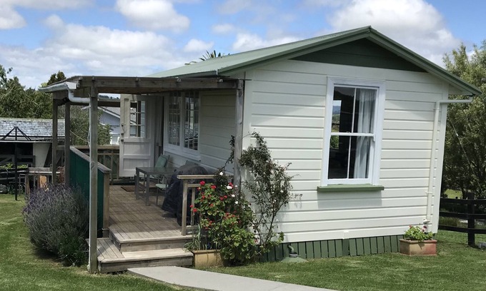 Wellsford Cottage | Tui Cottage, rural views close to Te Arai, Mangawhai and Te Hana