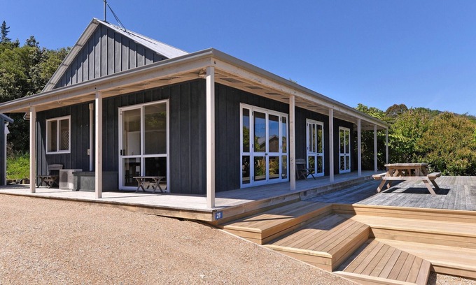 Tata Beach Cottage | Tuis on Tata - Golden Bay Home (Tata Beach)