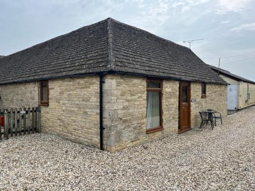 Cirencester House | Tupenny Cottage, Old Mill Farm, Cotswold Water Park