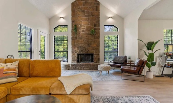 Tulsa House | Turkey Mountain - Walk to the Trails