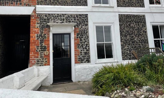 Margate Apartment | Turner Cottage - 3 bed with a View of the Harbour