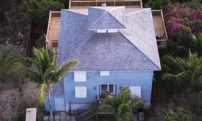 Dunmore Town House | Turning Tides - 5 bedroom house in Harbour Island with WiFi, AC and generator.
