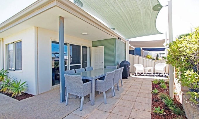 Jurien Bay Apartment | Turquoise Escape: 3 BR, 2 BA Apartment in Jurien Bay, Sleeps 7