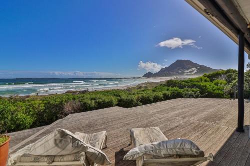 Betty's Bay House | Turtle Drum ON THE BEACH
