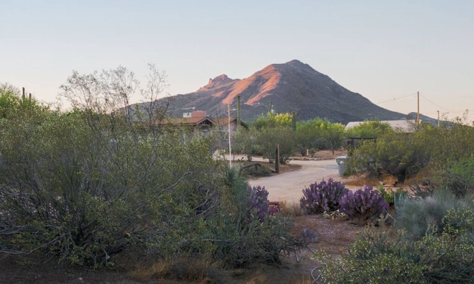 Cave Creek House | Turtle House *One-of-a-kind* 3 bedroom/3 bathroom *Rare Fine*